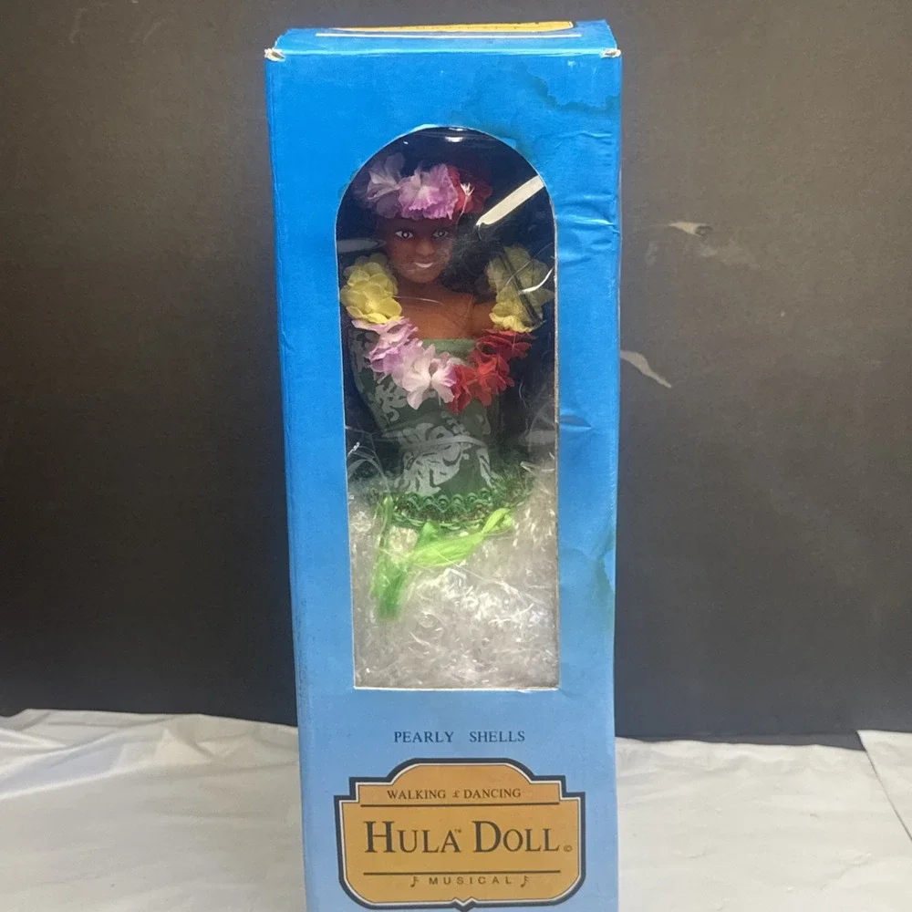 Vintage Pearly Shells Walking Dancing Hula Doll 1993 In box‎